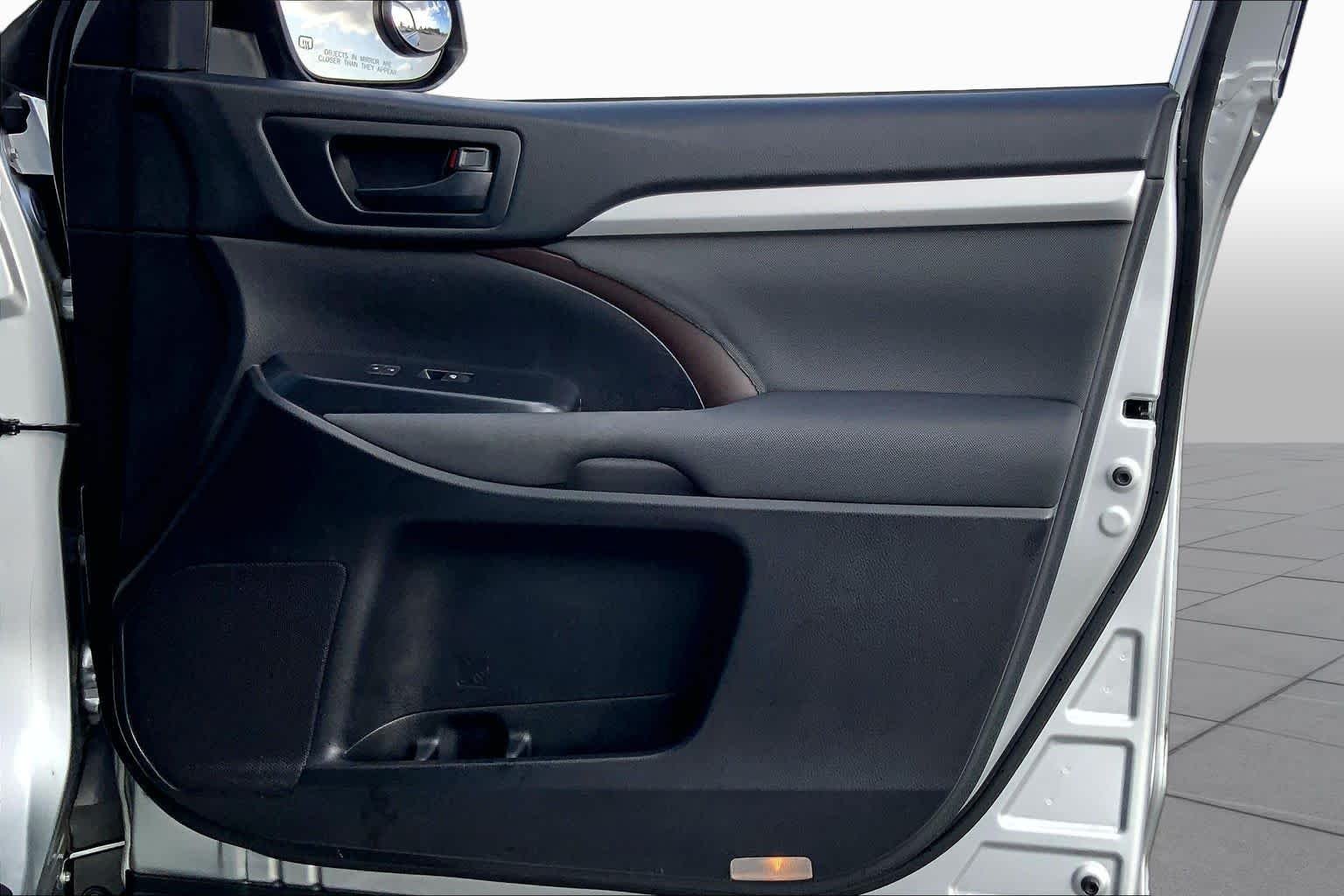 Used 2019 Celestial Silver Metallic Toyota LE image 22