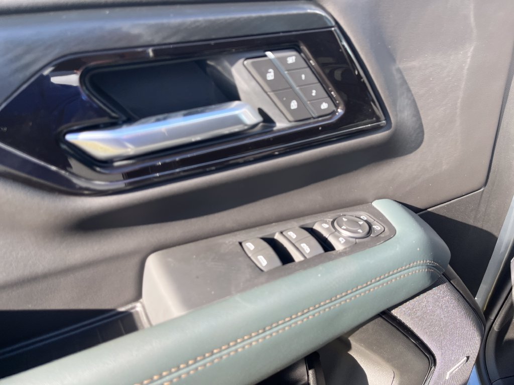 New 2027 Sterling Metallic GMC AT4 image 10