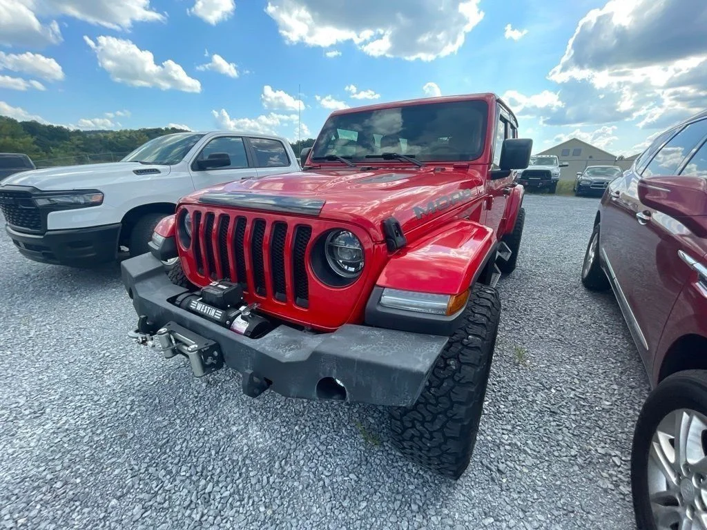 Used 2018 Red Jeep Unlimited Sahara image 2