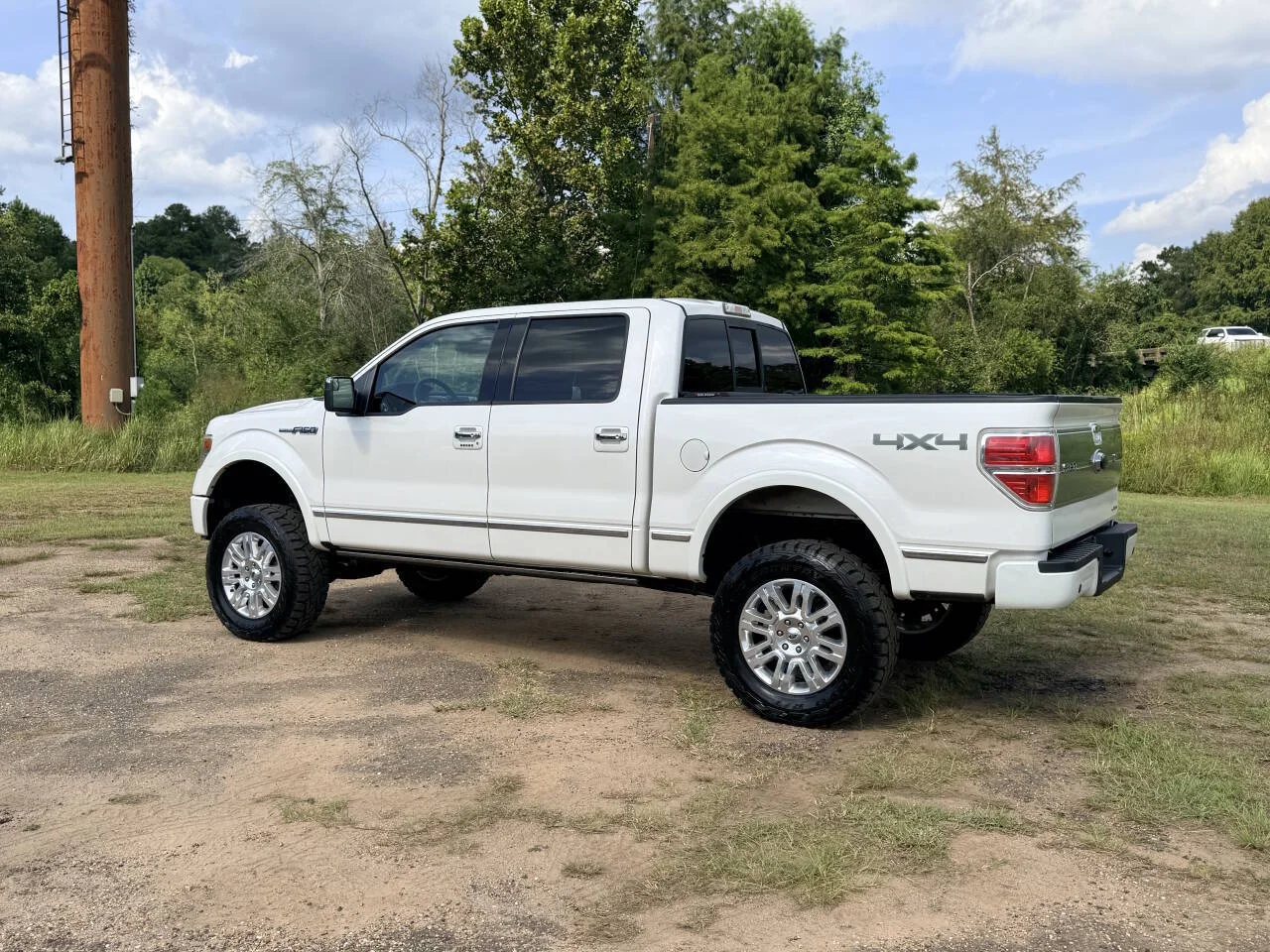 Used 2013 White Ford Platinum 4x4 4dr SuperCrew Styleside 5.5 ft. SB image 3
