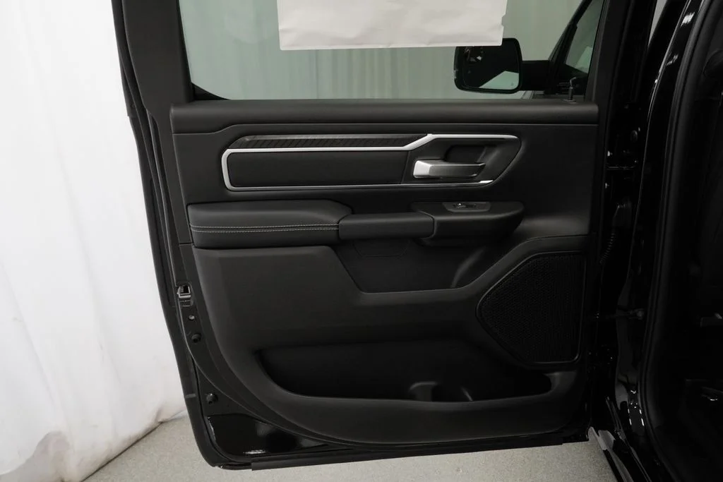 New 2026 Diamond Black Crystal Pearl-Coat Exterior Paint RAM Big Horn/Lone Star image 28