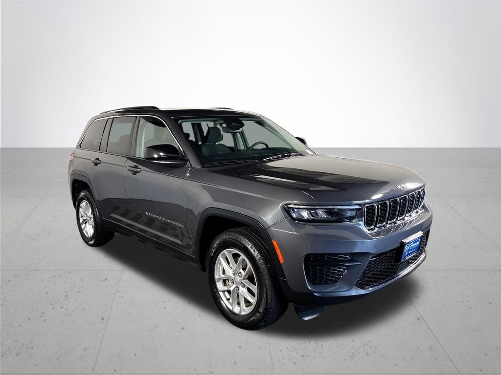 Used 2023 Gray Jeep Laredo X image 5