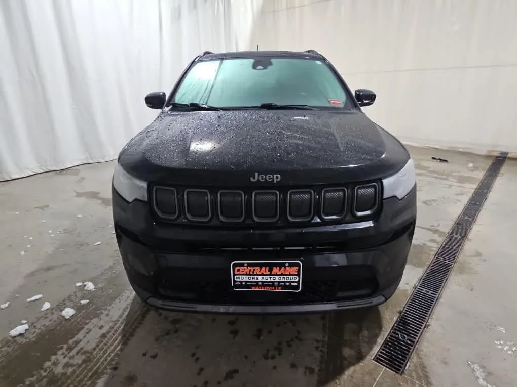 Used 2022 Diamond Black Crystal Pearlcoat Jeep High Altitude image 9