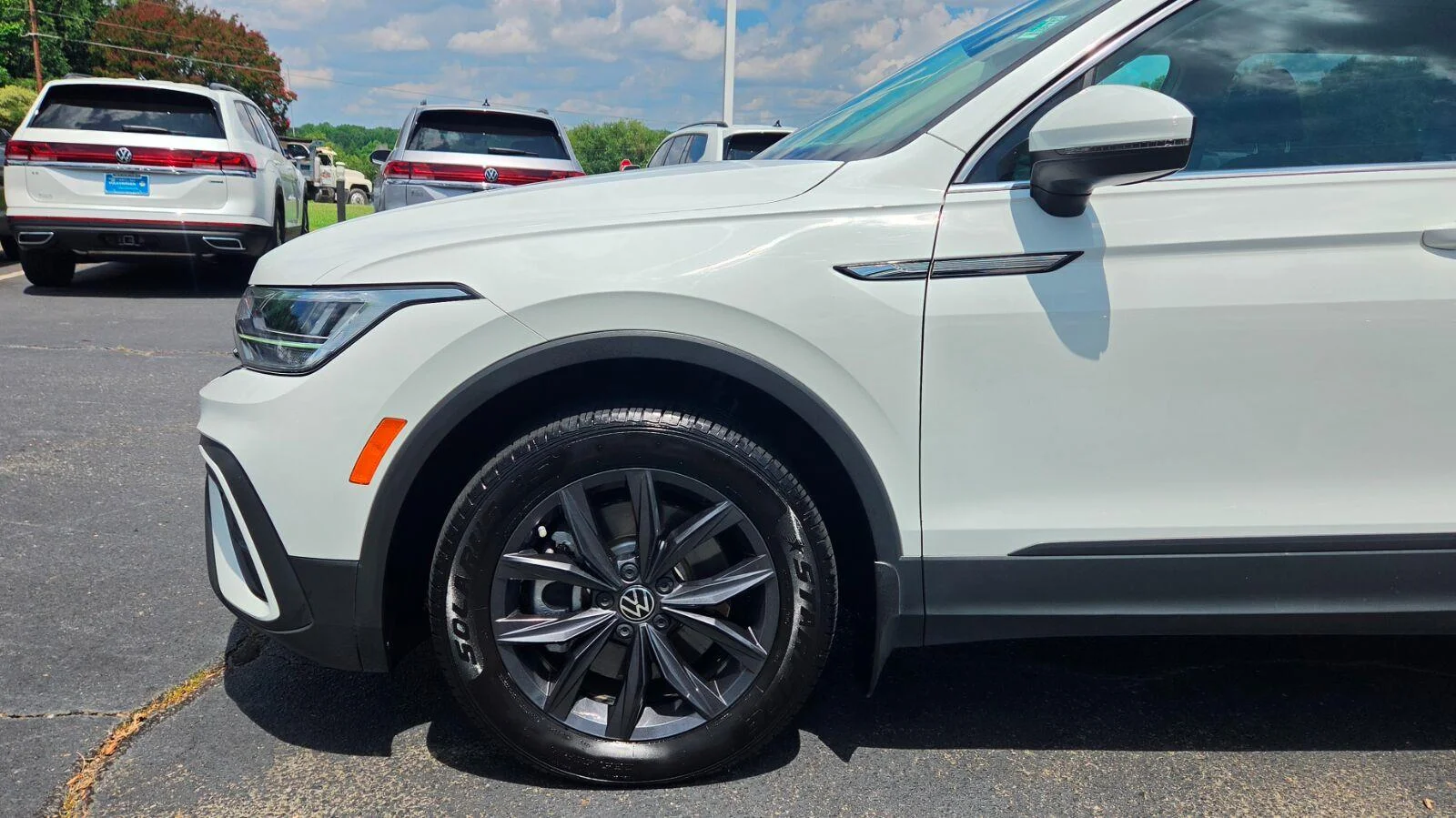 Certified Used 2022 Pure White Volkswagen SE image 13