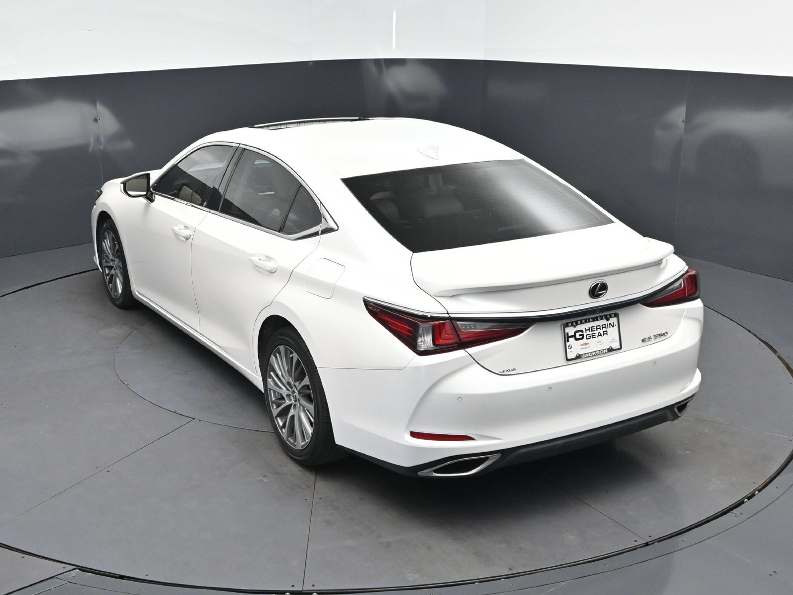 2021 Lexus ES 350 - Photo 33