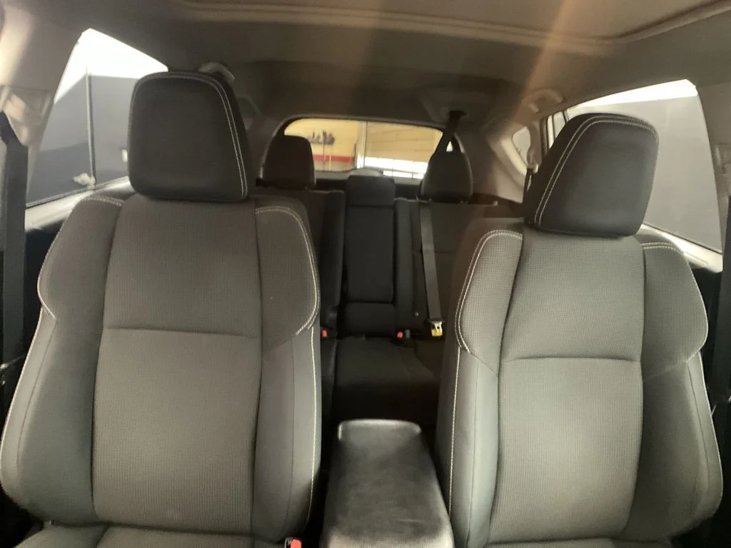 Used 2018 Super White Toyota XLE image 29