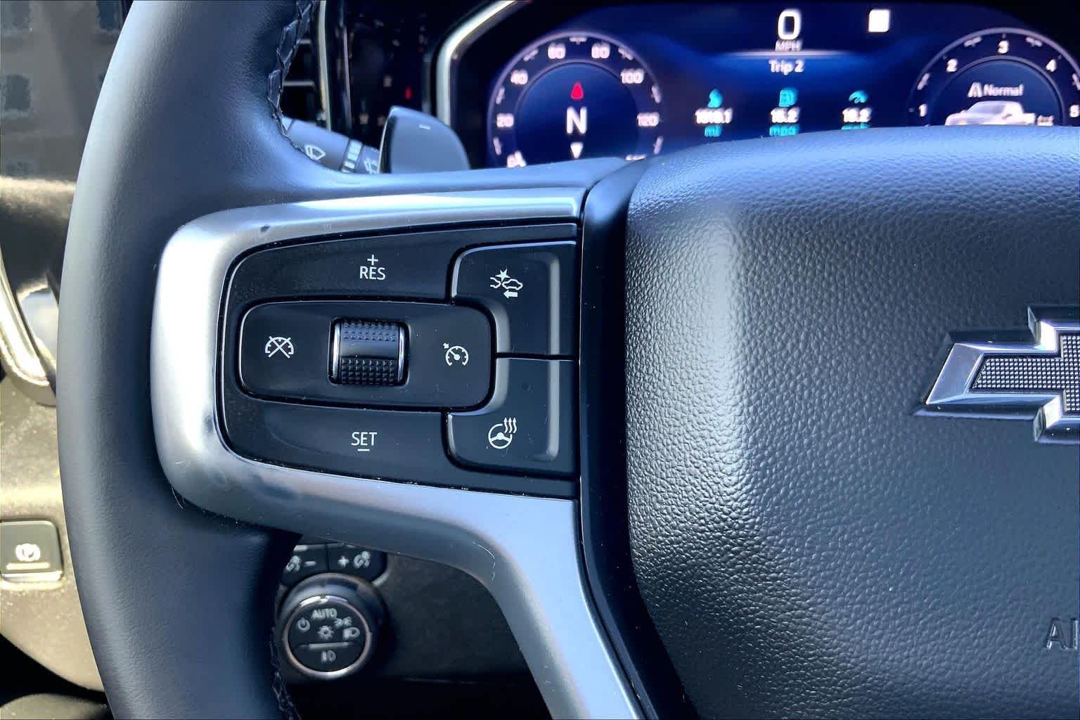 Used 2025 Summit White Chevrolet RST image 24