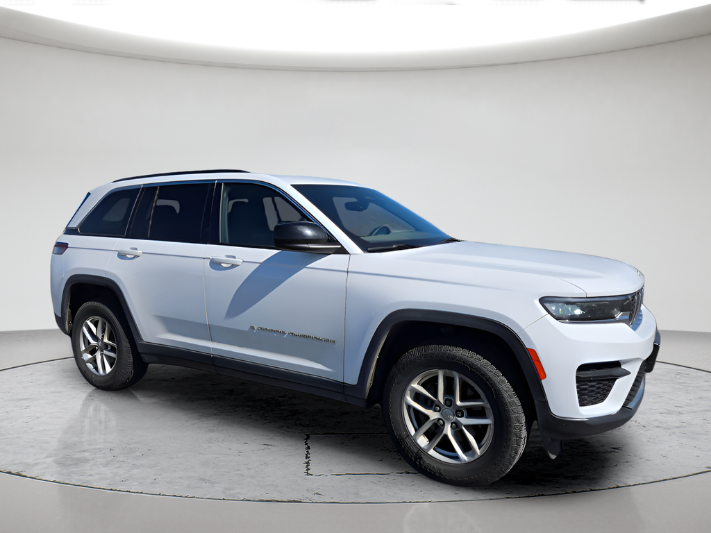 Used 2024 White Jeep Laredo X image 7