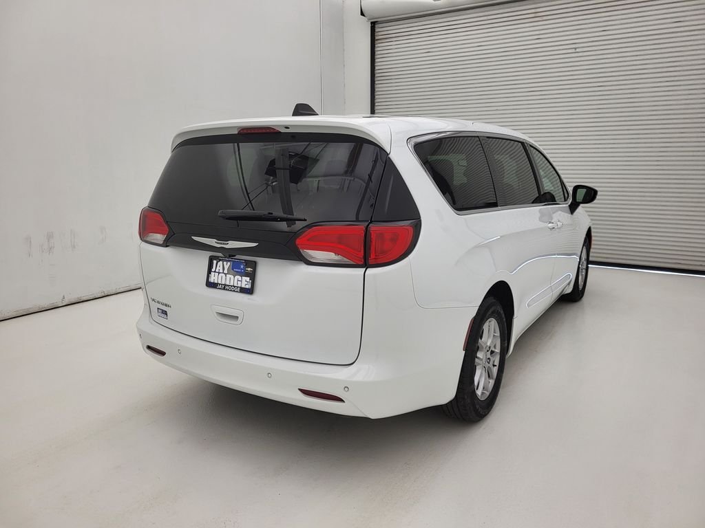 Used 2024 White Chrysler LX image 15