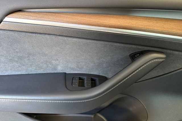 Used 2022  Tesla Performance image 13