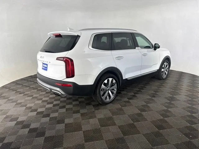 Used 2022 White Kia S image 7