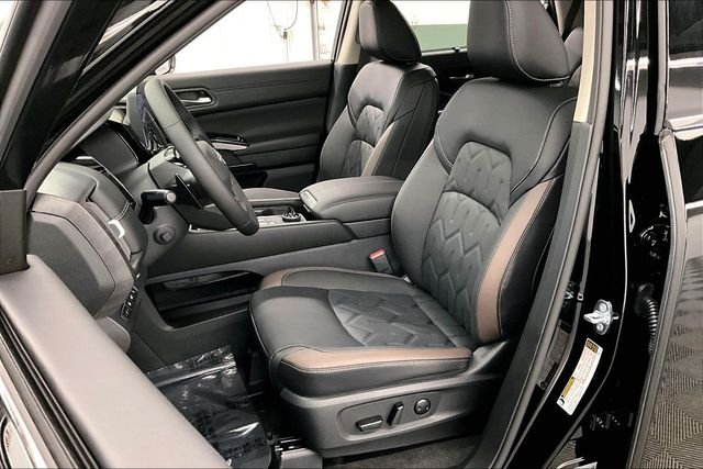New 2026 Super Black Nissan Platinum image 10