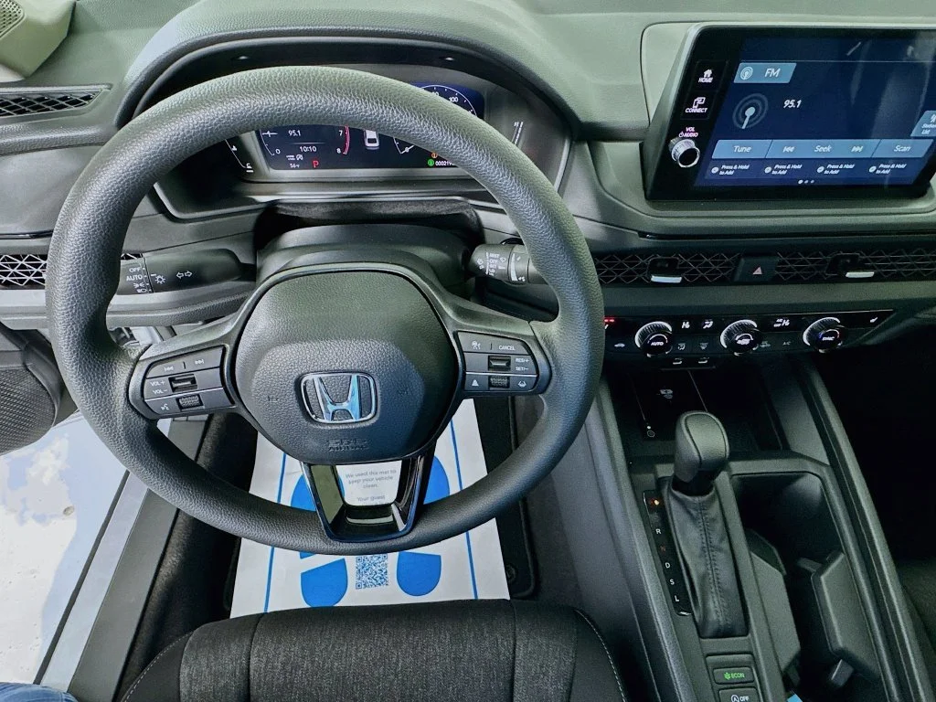 New 2026 Solar Silver Metallic Honda SE image 16