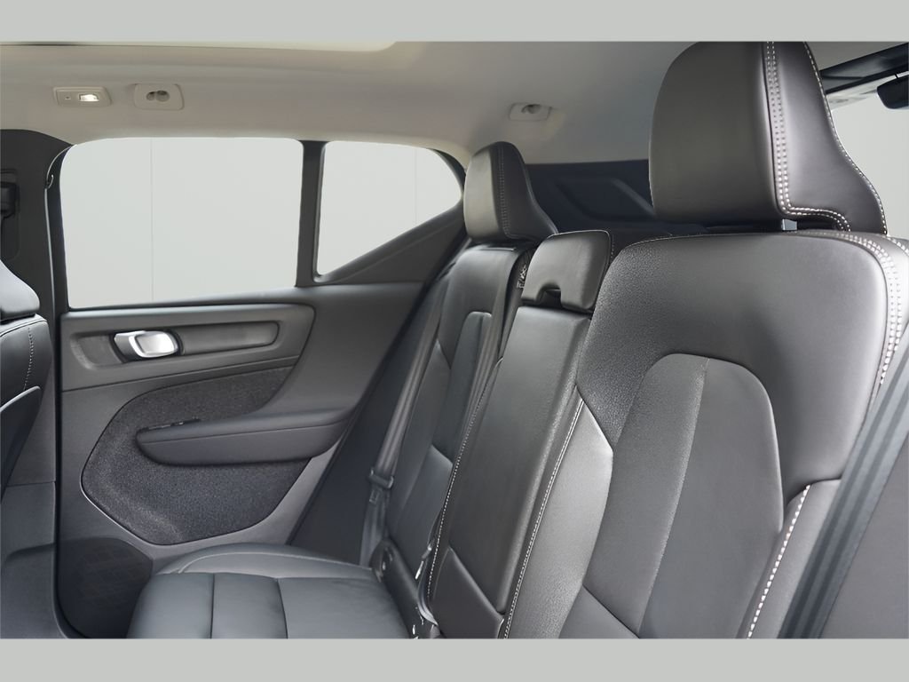 2025 Volvo XC40 Plus - Photo 20