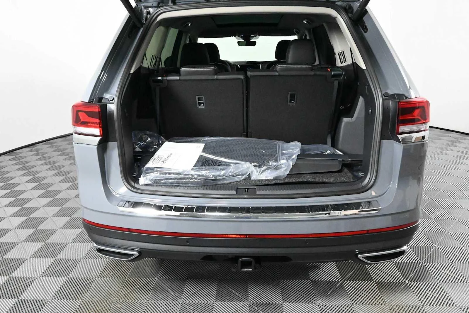 New 2026 Pure Gray Volkswagen 2.0T SE w/Technology image 9