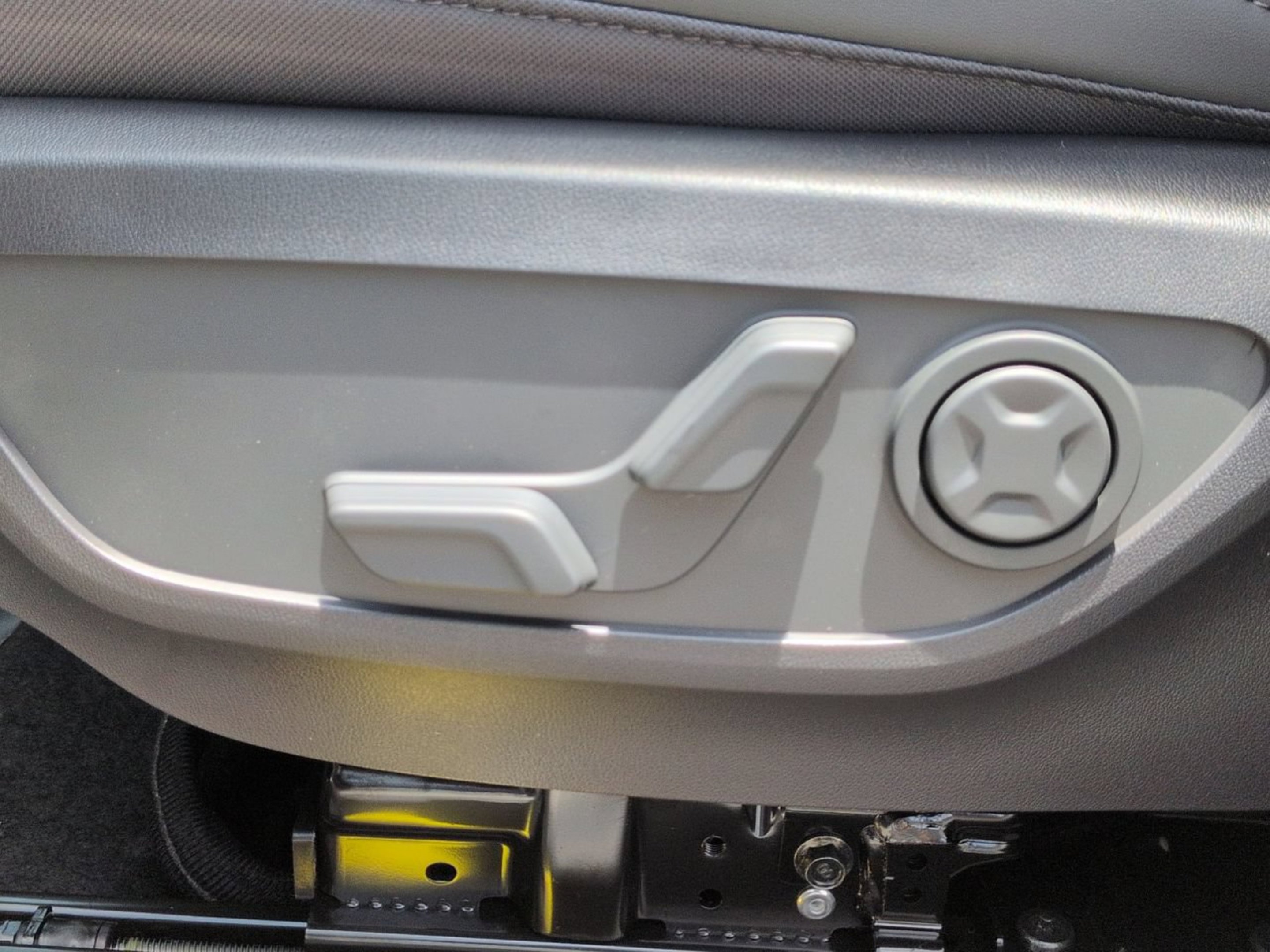 New 2027 Snow White Pearl / Black Roof Kia X-Line S image 22