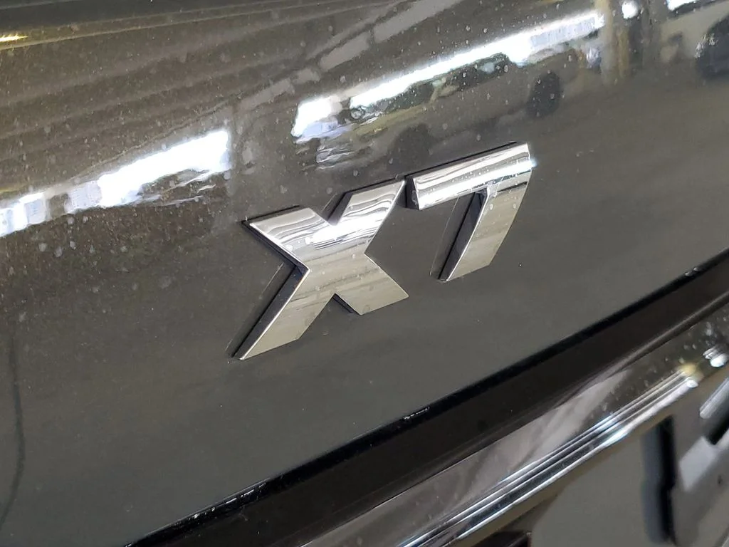 New 2027 Dravit Grey Metallic BMW M60i image 6
