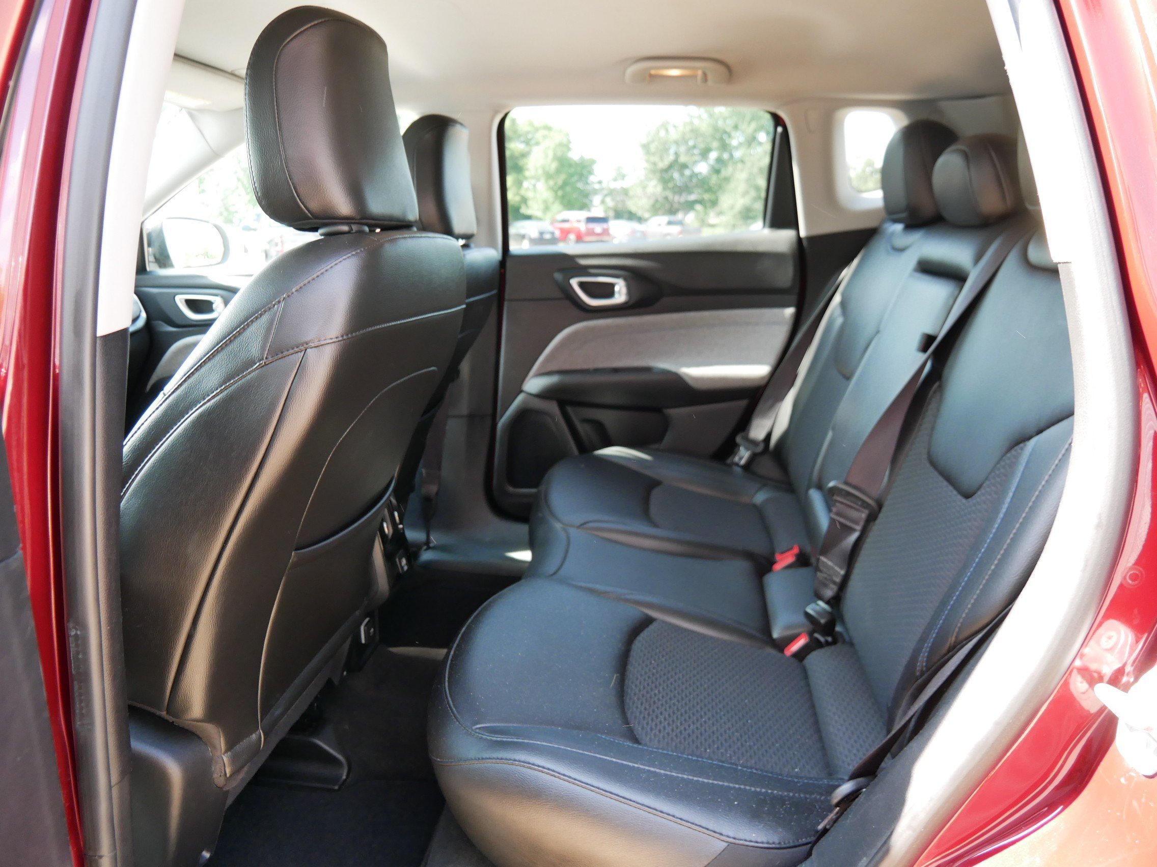 Used 2022 Velvet Red Pearlcoat Jeep Latitude image 11