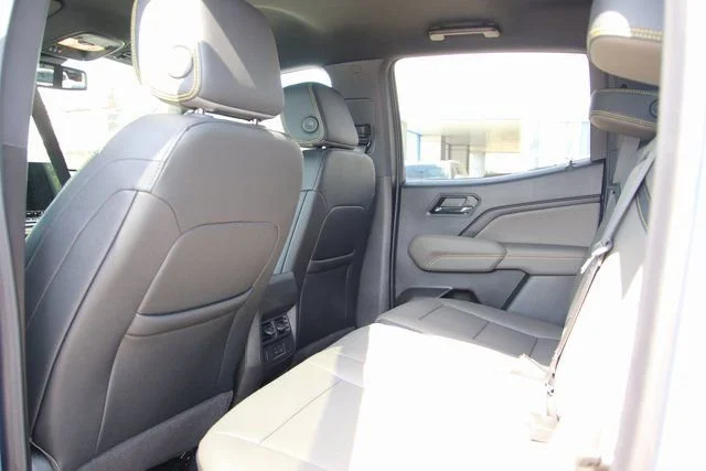 2025 Chevrolet Colorado ZR2 - Photo 9