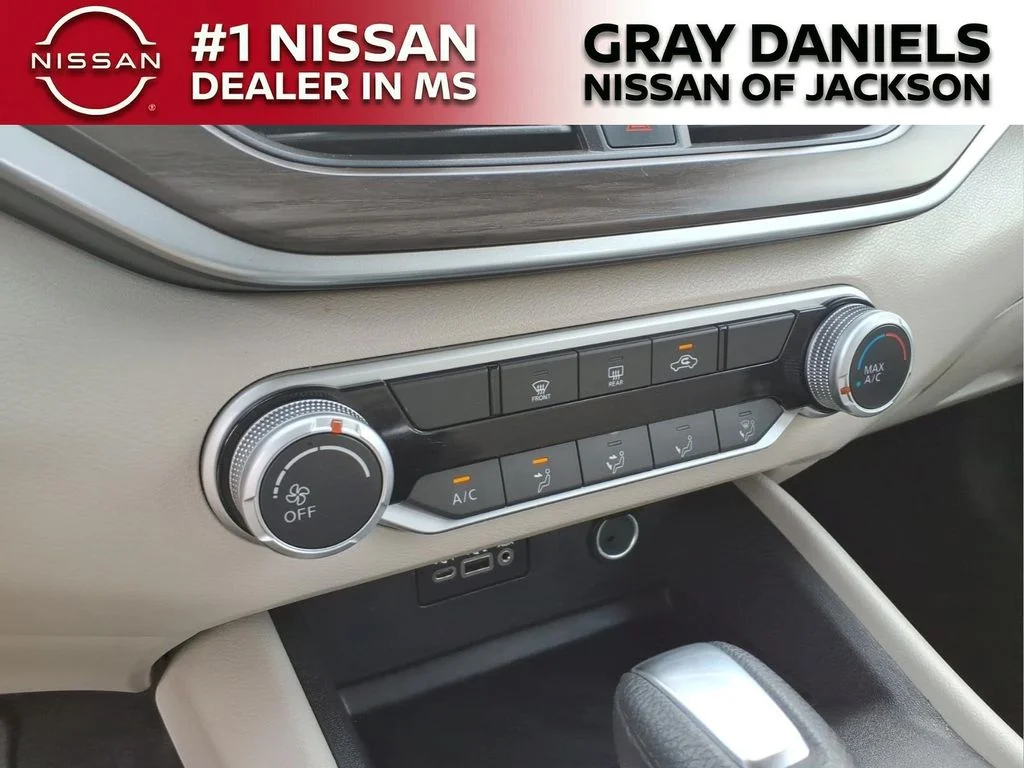 Used 2025 Black Nissan 2.5 SV image 17
