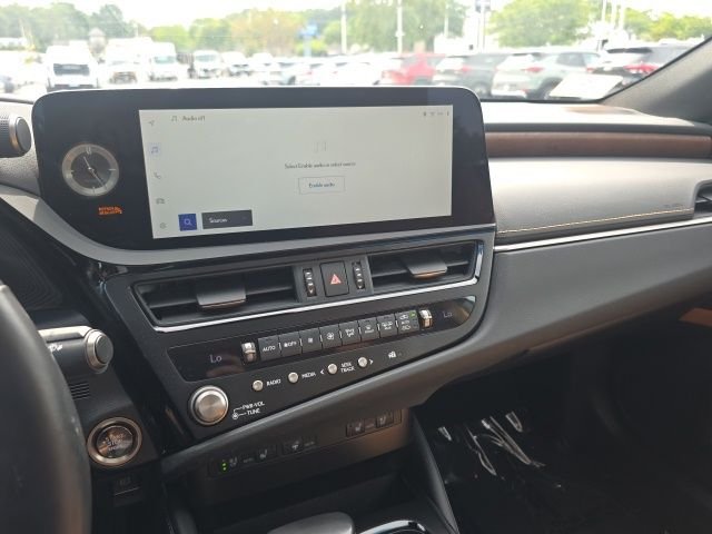 Used 2025 White Lexus 350 image 24