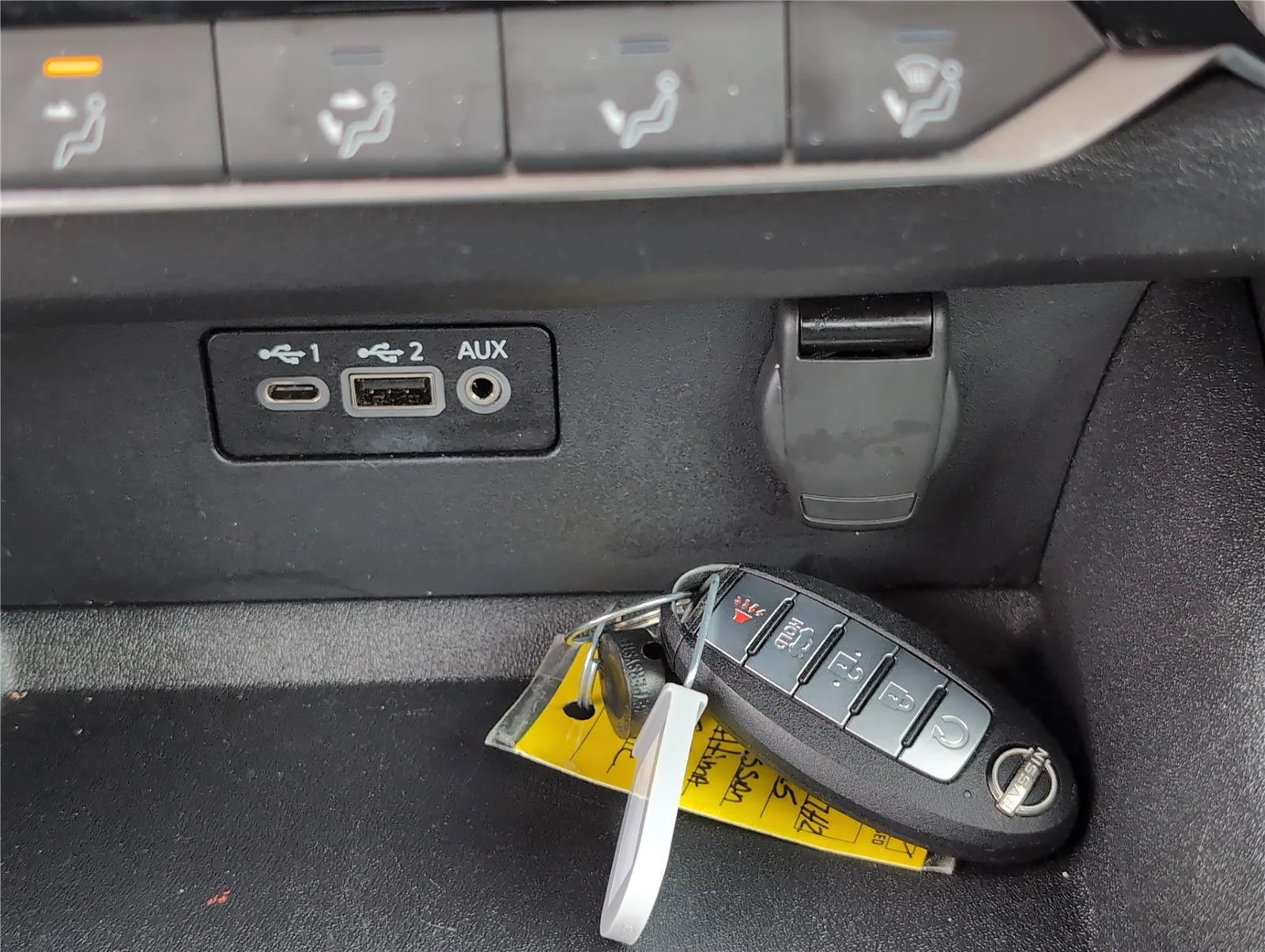 Used 2025 Glacier White Nissan SV image 9