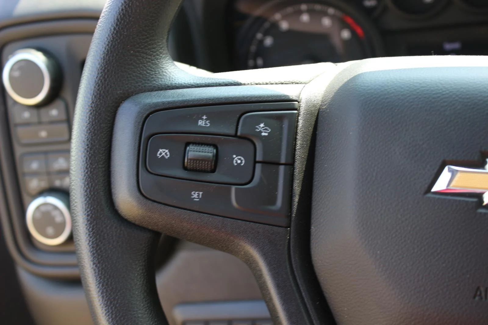 New 2025 Summit White Chevrolet Work Truck image 18