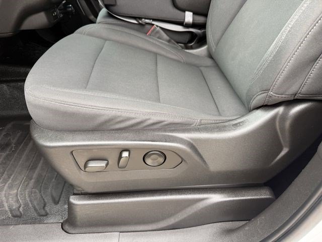 Used 2021 Summit White Chevrolet Commercial image 27