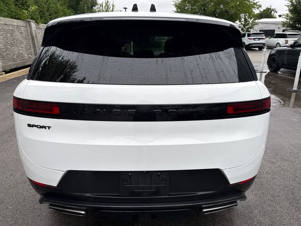 Used 2024 White Land Rover SE image 4