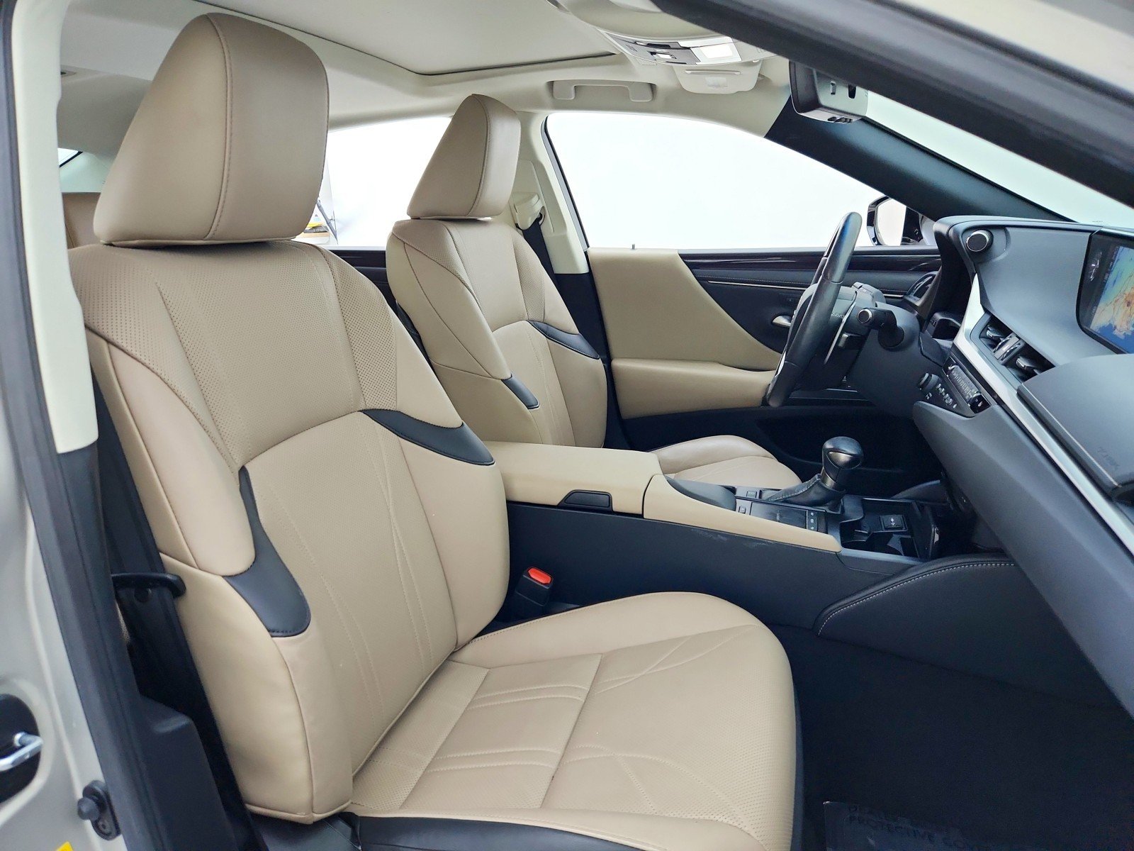 Used 2019 MOONBEAM BEIGE Lexus ES 300h Luxury image 30