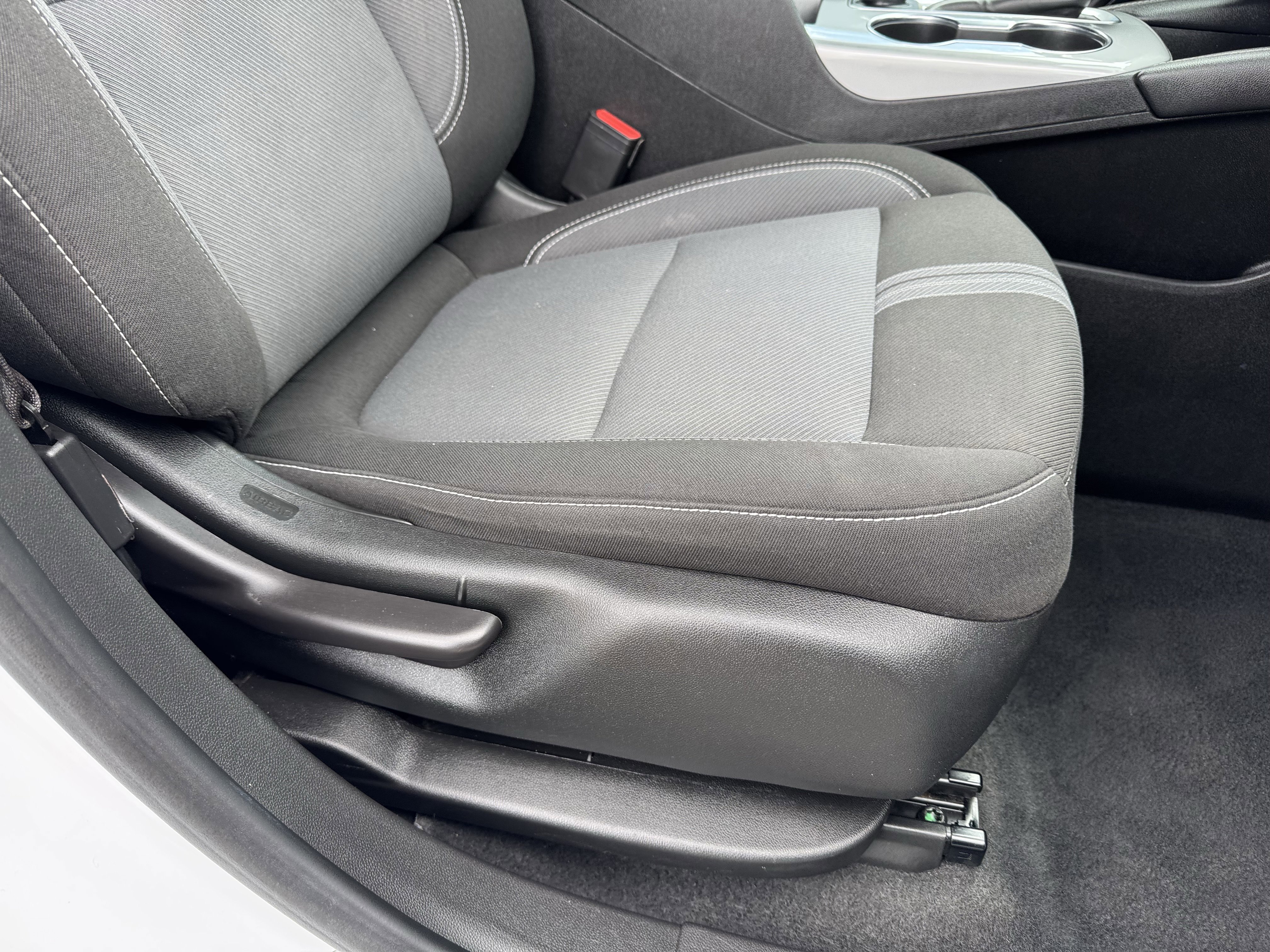 Used 2023 Summit White Chevrolet 2LT image 21