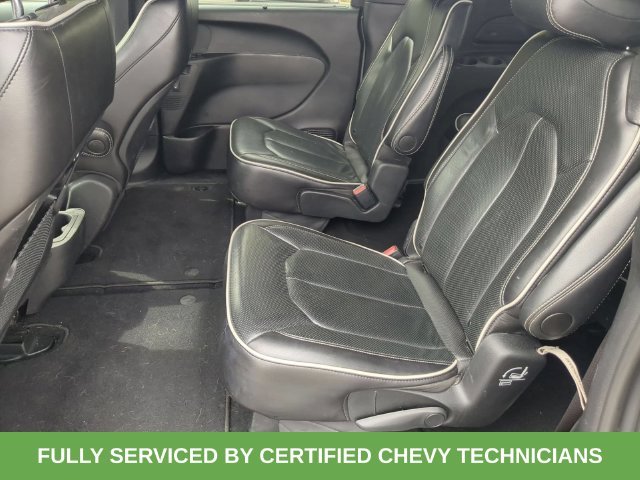 Used 2025 White Chrysler Limited image 22