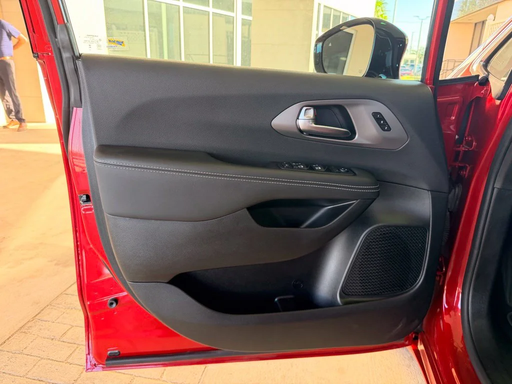 Used 2025 Red Chrysler Select image 10