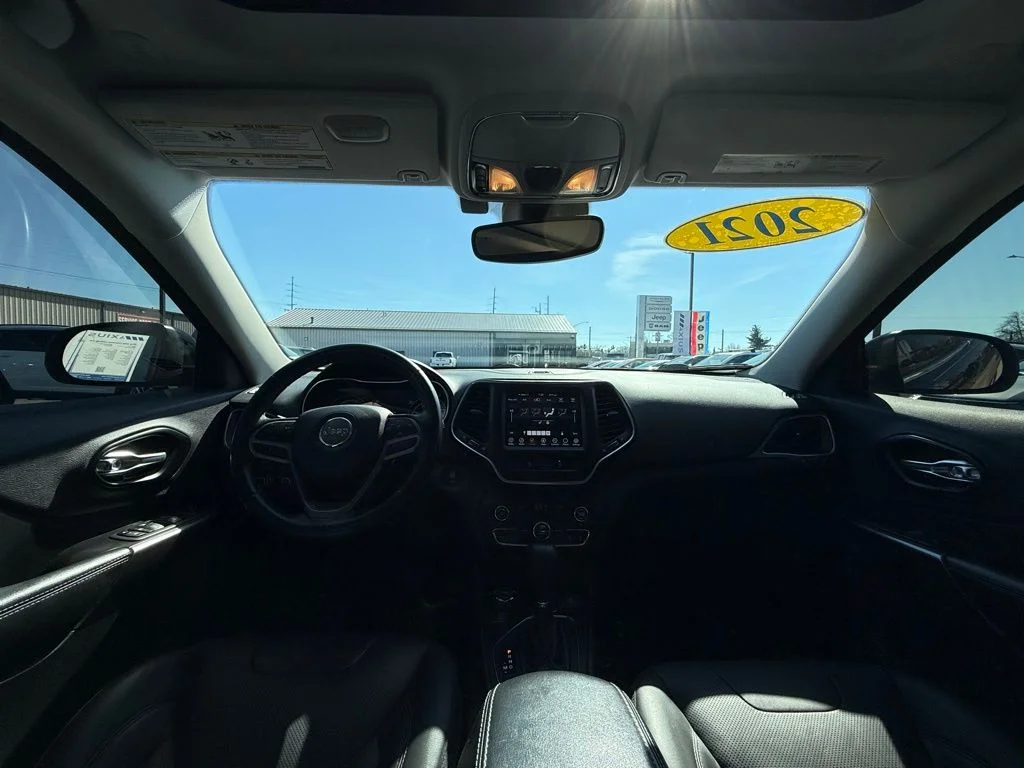 Used 2021 Black Jeep Latitude Lux image 20