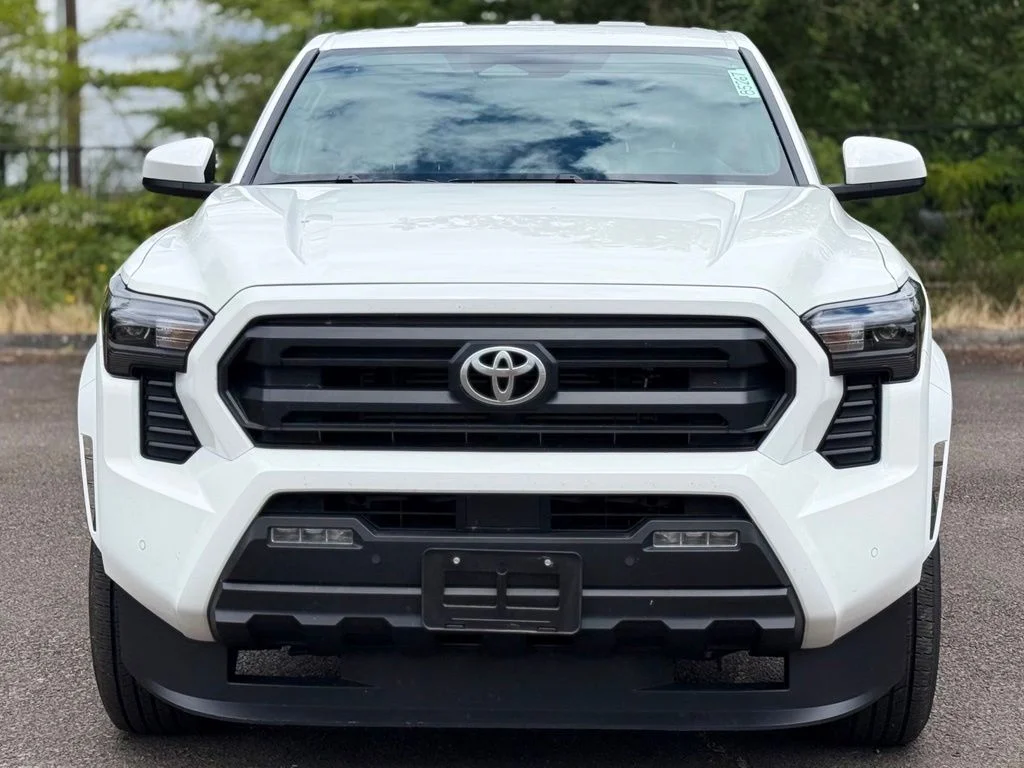 Used 2025 White Toyota SR5 image 8