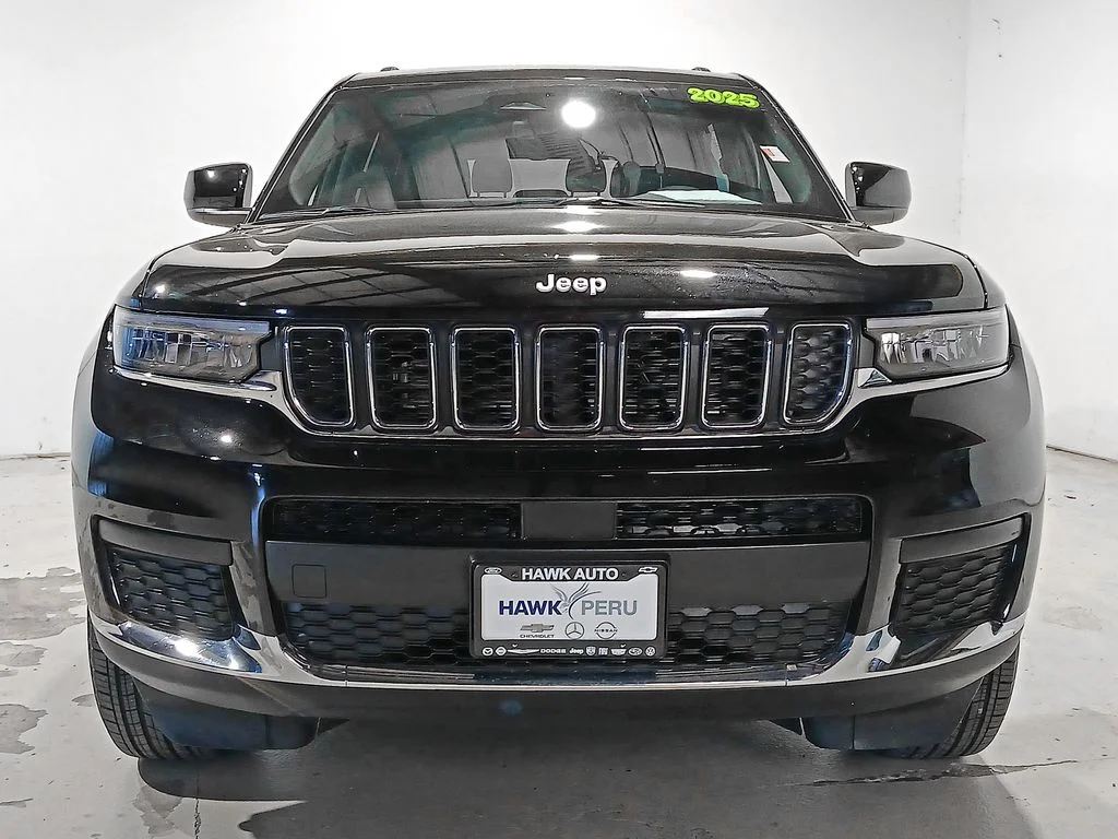 Used 2025 Black Jeep Laredo image 3