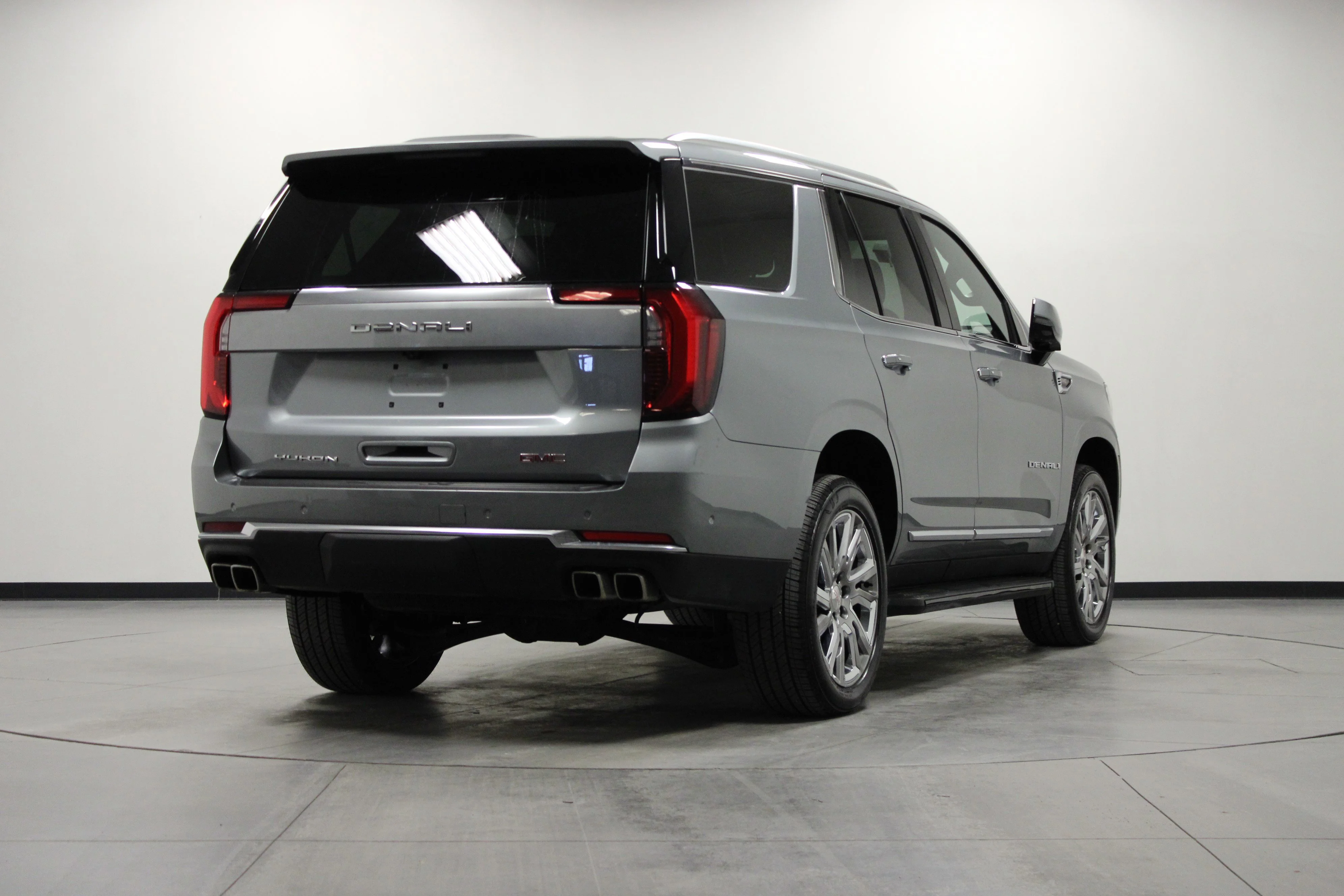 Used 2025 Sterling Metallic GMC Denali image 4