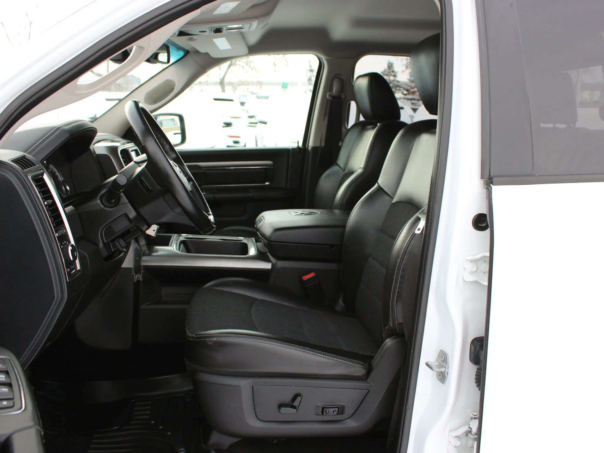 Used 2017 White RAM Sport * Mechanic Special | HEMI V8 | Heated Seats | Backup Camera | Tonneau Cover image 3