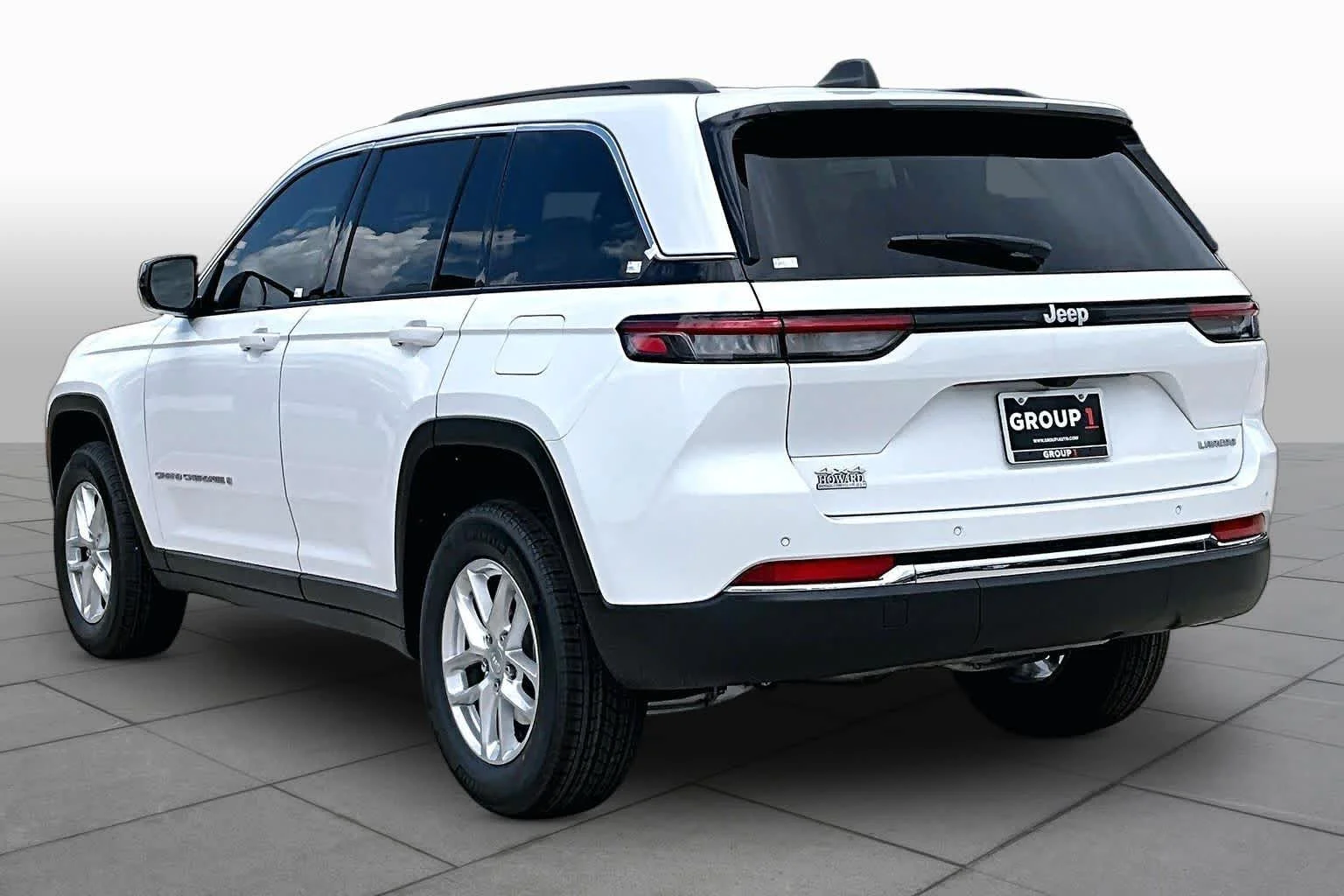 New 2026 Bright White Clear-Coat Exterior Paint Jeep Laredo image 13