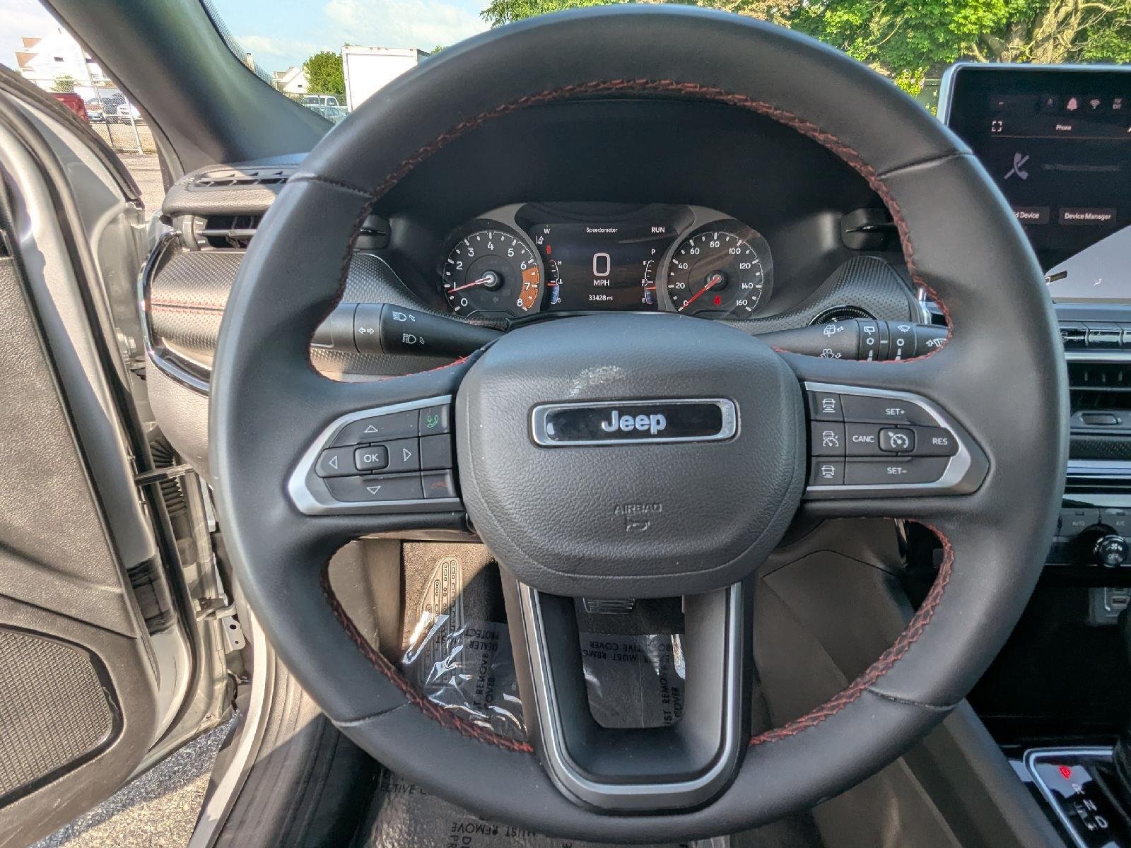 Used 2025 Silver Zynith Metallic Clearcoat Jeep Trailhawk image 19