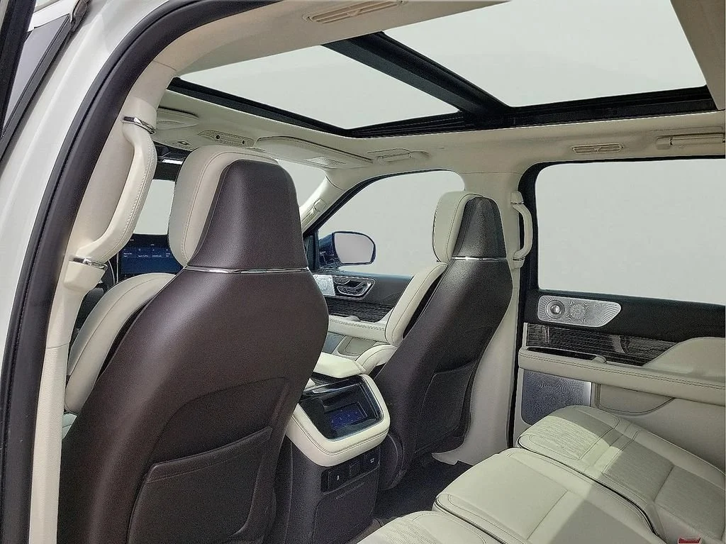 Used 2022  Lincoln Black Label image 12