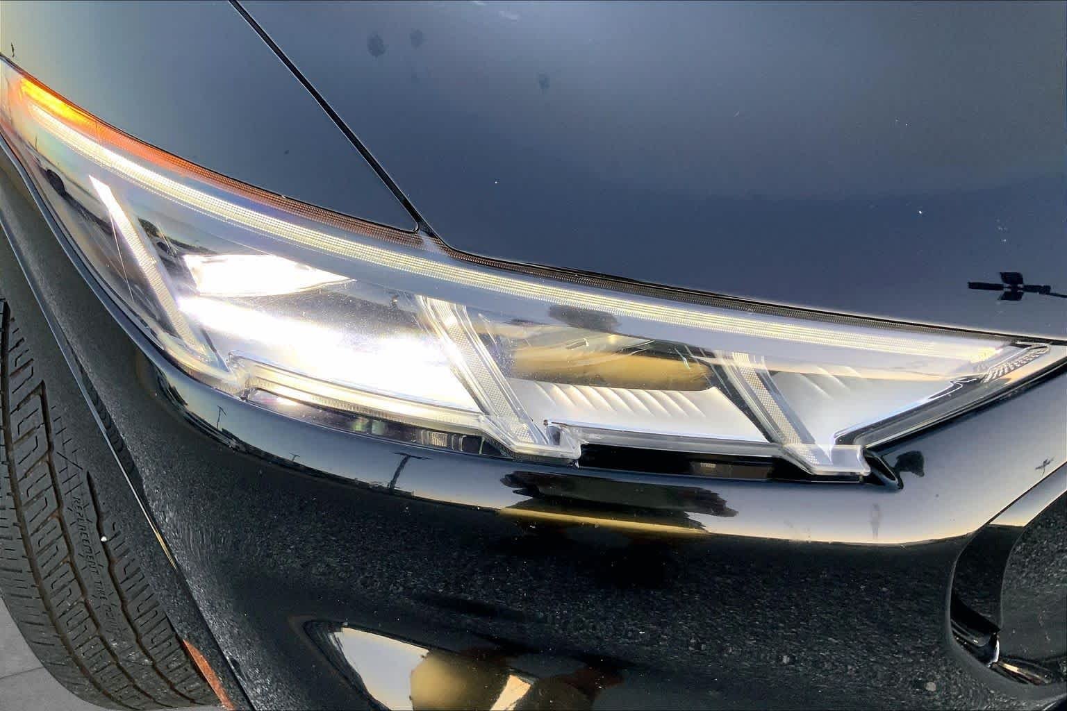Used 2021 Shadow Black Ford Premium image 25