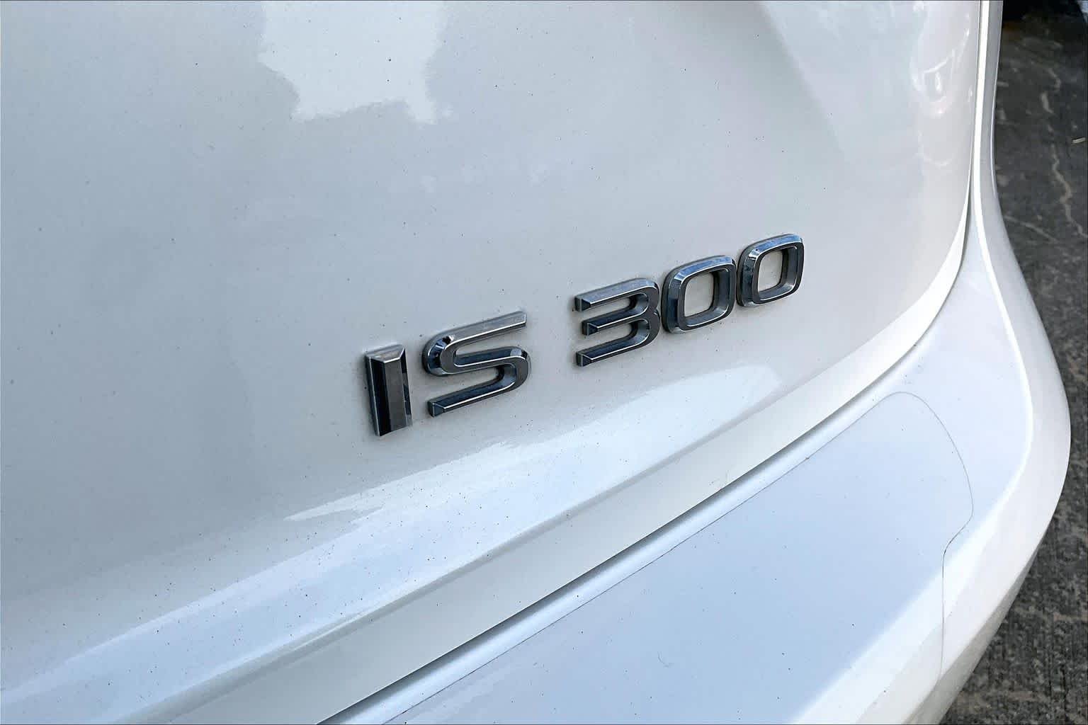 Used 2018 Eminent White Pearl Lexus  image 10