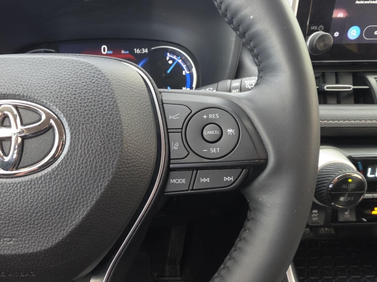 Used 2024 Wind Chill Pearl Toyota XLE Premium image 46