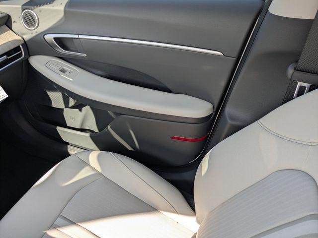 2025 Hyundai Sonata Hybrid SEL - Photo 16