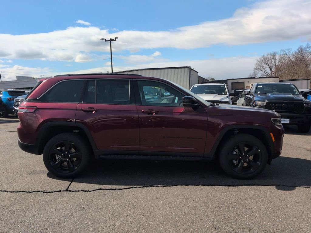 New 2026 Velvet Red Pearl-Coat Exterior Paint Jeep Limited image 2