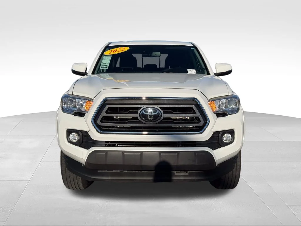 Used 2022 White Toyota SR5 image 26