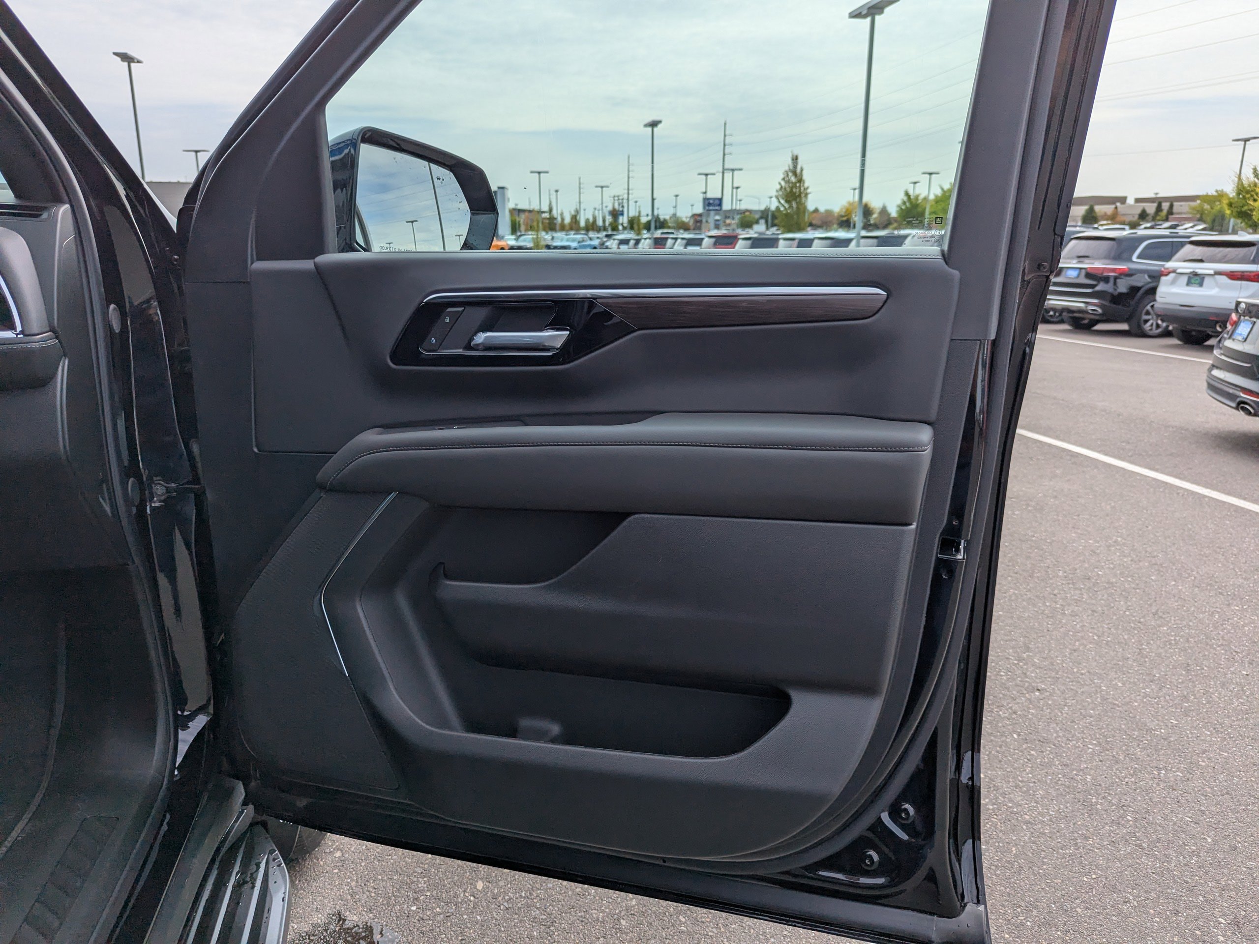 2026 Chevrolet Suburban LS - Photo 43