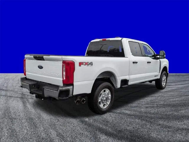 New 2026 Oxford White Ford F-350® XLT image 4