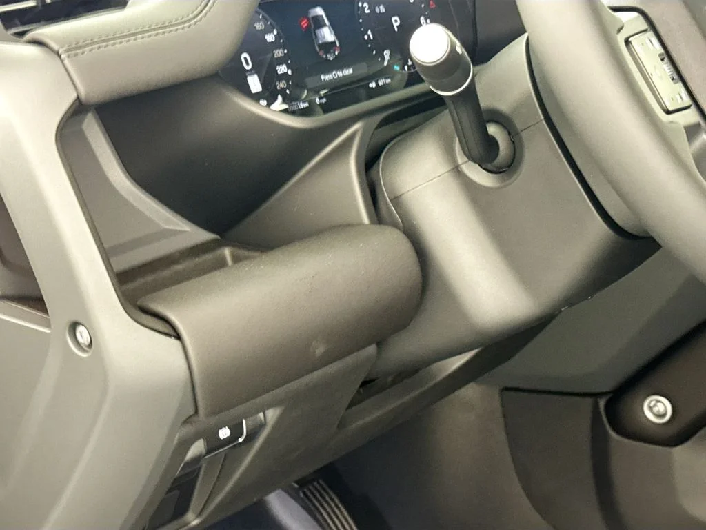 New 2026 Fuji White Land Rover X-Dynamic SE image 10
